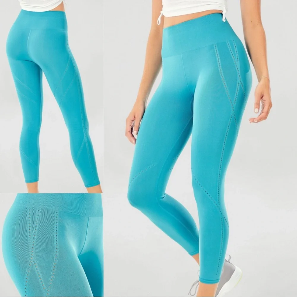 Fabletics High-Waisted Seamless Dot Capri Women's Size XS Geyser Blue